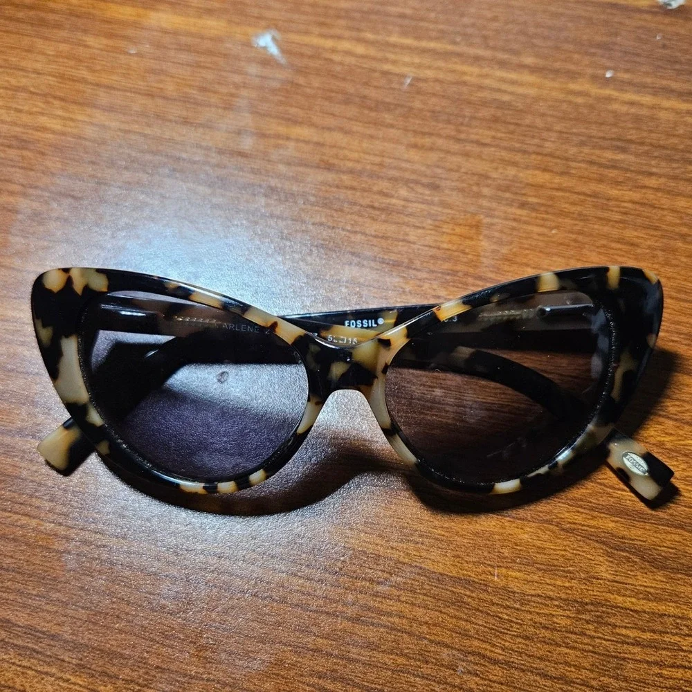 Fossil Sunglasses Women OS Tortoise Arlene 2 Cat Eye PS4116237 Retro Brown